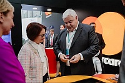 Эльвира Набиуллина ознакомилась с RFID-брелоком зеленоградской компании ISBC