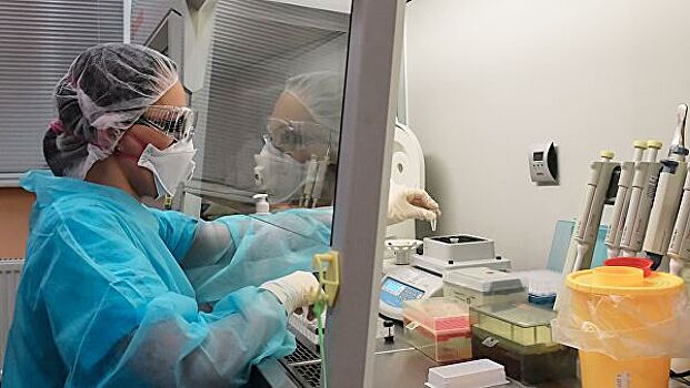 Эксперт назвал причину распространения коронавируса в России