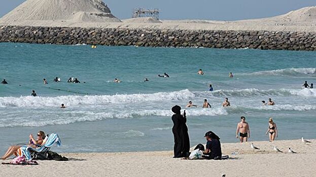 В ОАЭ смягчили правила продажи алкоголя туристам