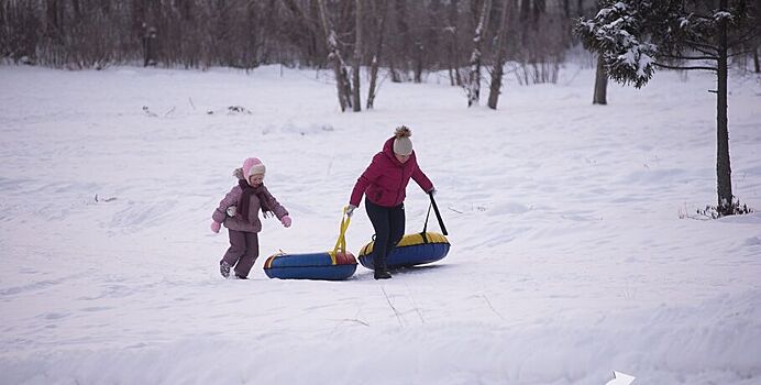 В омском парке погибла женщина, катаясь на тюбинге