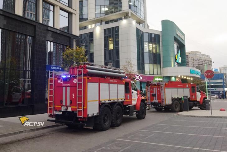 Пожарные в Новосибирске прибыли к ресторану «Горыныч» после ЧП на кухне