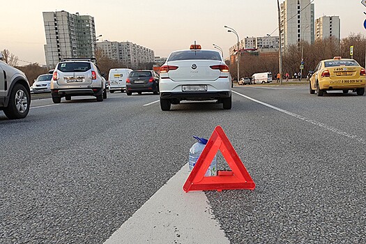 Пять человек пострадали в ДТП с участием легковушки и грузовика в Новой Москве