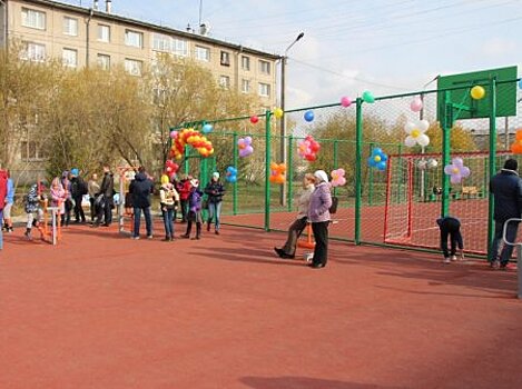 Мэр Ангарского городского округа Сергей Петров подчеркнул важность ответственного содержания детских спортивных площадок