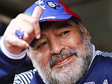 В Неаполе фанаты устроили фаер-шоу возле граффити с Марадоной