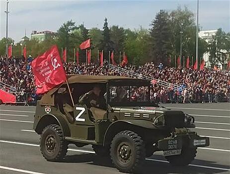 Мемориальная доска Совинформбюро, парад Победы, Бессмертный полк и улыбки ветеранов