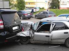 Водитель без прав врезался в два автомобиля на Пошехонском шоссе