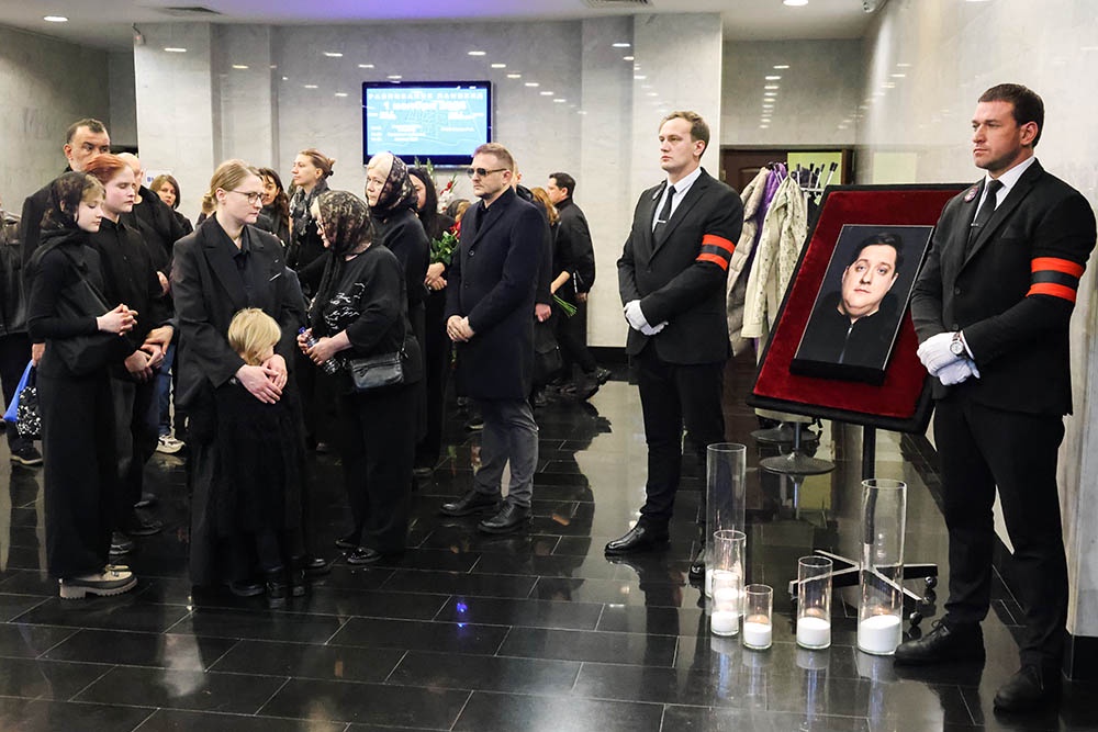 В Москве прощаются с умершим от рака актером Романом Поповым