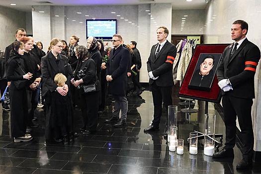 В Москве прощаются с умершим от рака актером Романом Поповым