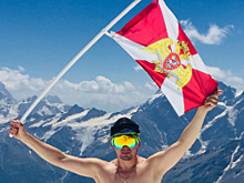 Боец Росгвардии из Челябинска покорил Эльбрус и установил на вершине флаг ведомства