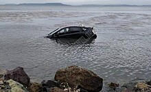 Автомобилист утопил свою машину у берегов Владивостока