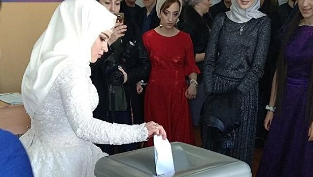 В Дагестане молодожены проголосовали сразу после свадьбы