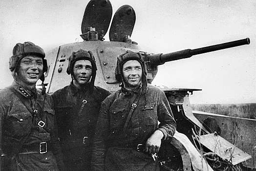 «Три танкиста»: каким в жизни был экипаж «машины боевой» из знаменитой песни