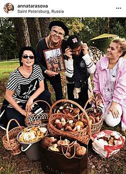Алиса Фрейндлих с семьей собрала грибы в лесах Ленобласти и поделилась уловом