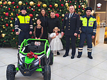 Свердловская полиция в рамках Всероссийской благотворительной акции «Елка желаний» исполнила новогоднюю мечту 5-летней жительницы Екатеринбурга