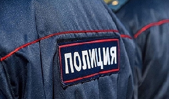 В Волгограде полицейские остановили автомобиль с подложными номерами