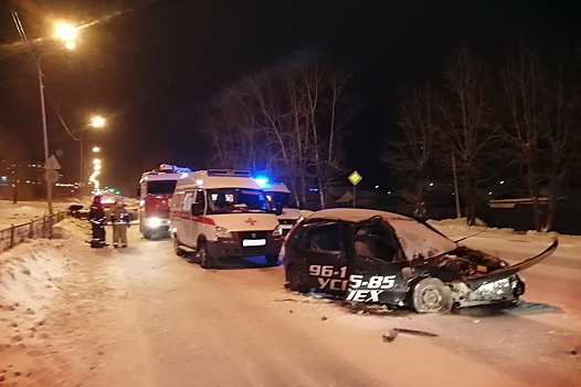 В Нижнем Тагиле таксист устроил ДТП: пострадали его пассажиры