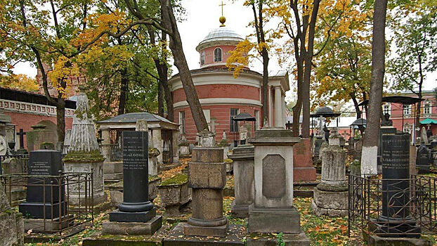 В некрополе Донского монастыря отреставрировали семь надгробий