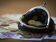 Официальный курс евро вырос на 1,5 рубля