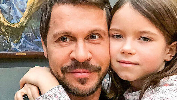 Павел Деревянко воспитывает из дочери бойца