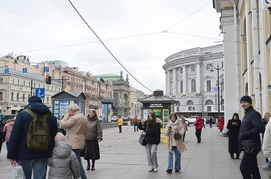 Петербуржцам ответили, надолго ли в городе задержится тепло