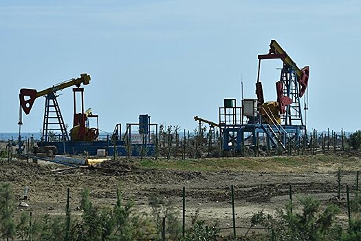 Цены на нефть слабо снижаются в ожидании заседания ОПЕК+