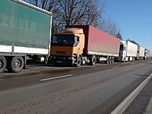 Калининградские дальнобойщики выстроились в очередь на въезд в регион