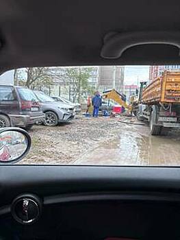 На севере Волгограда ликвидируют порыв на сетях горячего водоснабжения