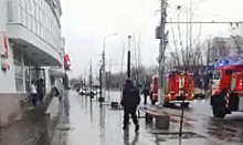 «Банк горел, кредит гасился»: в центре Волгограда при пожаре эвакуировали отделение банка