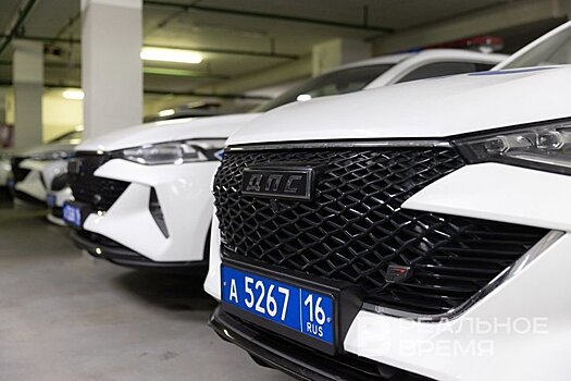 Российские полицейские автомобили получили номерные знаки с флагом России