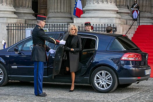Во Франции против супруги президента применили черные пиар-технологии