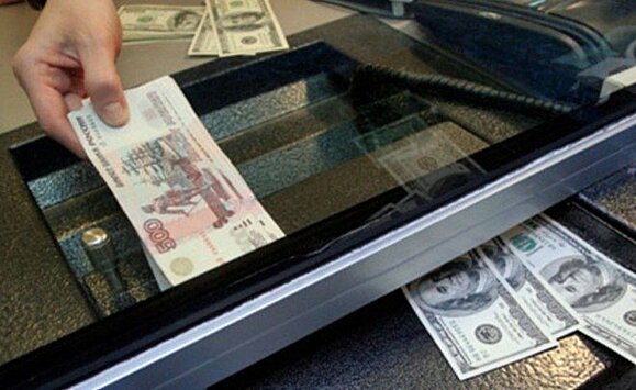 Эксперты назвали факторы давления на курс рубля и опровергли слухи о новой девальвации