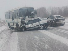 Легковушка и грузовик столкнулись в Башкирии