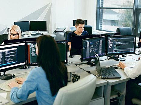 Депутат Иванов: освящение офисов поможет поддержать боевой дух сотрудников