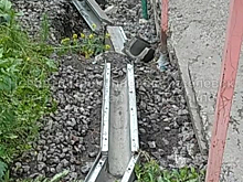 Дождь спустил ливневку на проезжую часть в кузбасском городе