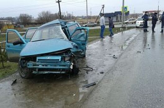 На Ставрополье в ДТП с грузовиком погибли 2 человека