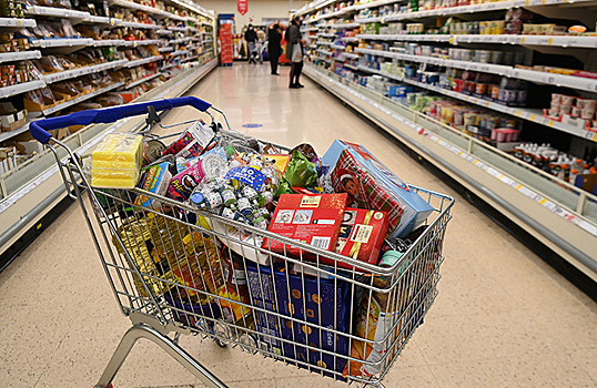 Власти Великобритании призвали магазины запастись продуктами