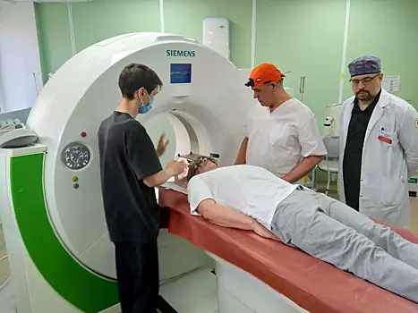 Чтобы ложку держал: в ЧОКБ прошла первая на Южном Урале операция по лечению болезни Паркинсона