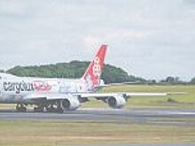 Воздушный поток от двигателей  B747-8 повредил ВПП в Прествике