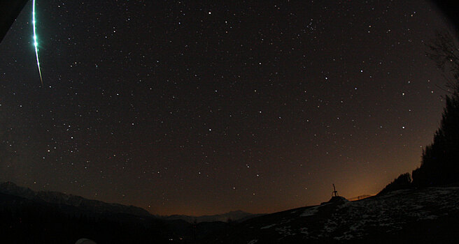 Три метеороида сгорели в атмосфере в течение всего трех часов