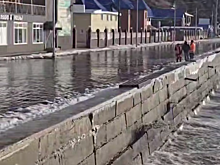 Академик Бычков объяснил появление воды на дороге, идущей вдоль озера Байкал