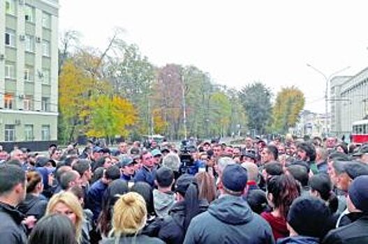На митинг во Владикавказе вышли около 350 бывших работников «Электроцинка»