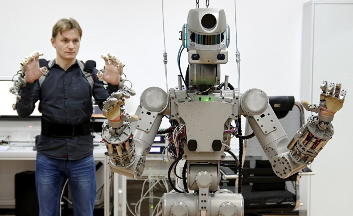 Разработчик роботов. Робот с искусственным интеллектом. Роботы ученые. Nao (aldebaran robotics). Кто создал робототехнику.