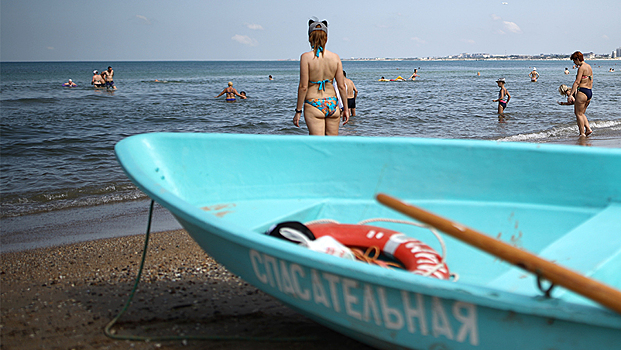 На всех пляжах Анапы запретили купание из-за шторма