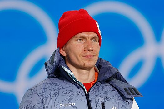 Александр Большунов уверенно выиграл многодневку «Тур Большой Вудъявр»