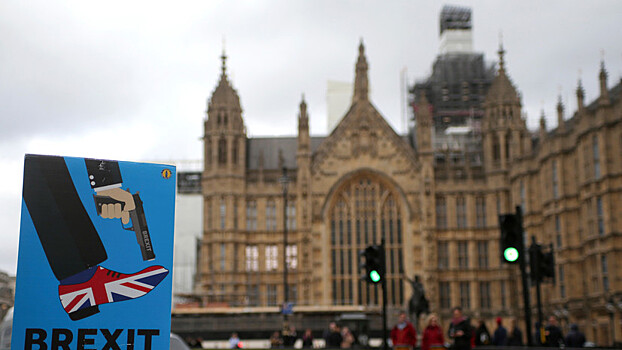 Парламент Британии проголосовал за перенос даты брексита