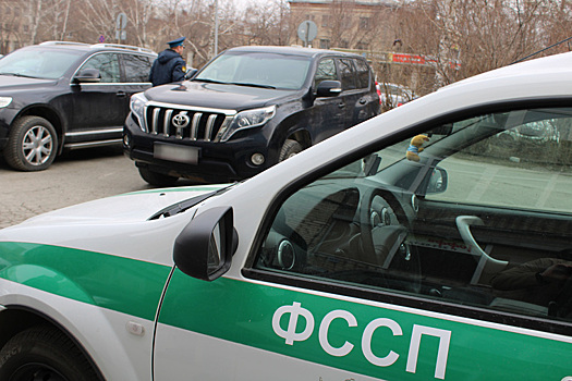 У екатеринбуржца за долг в 8 млн рублей арестовали Toyota Land Cruiser