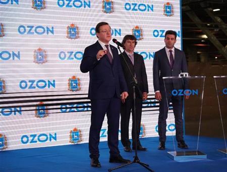 Губернатор открыл в Чапаевске крупнейший в Поволжье логистический центр маркетплейса Ozon
