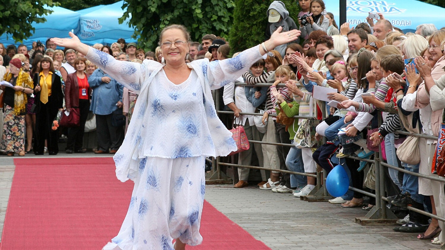 Звезда фильма Москва слезам не верит стала жертвой мошенников