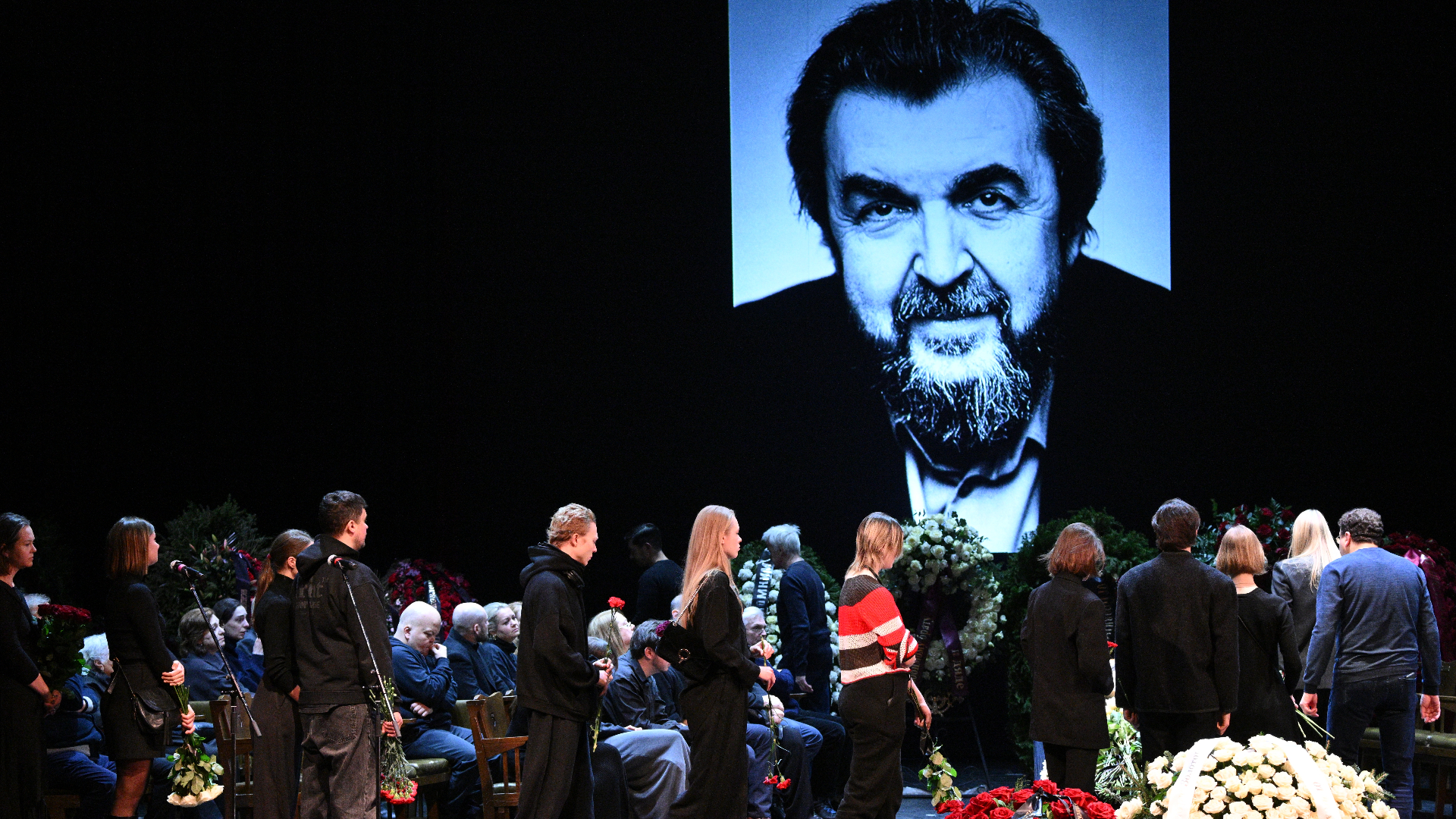 Началась церемония прощания с заслуженным артистом России Золотовицким