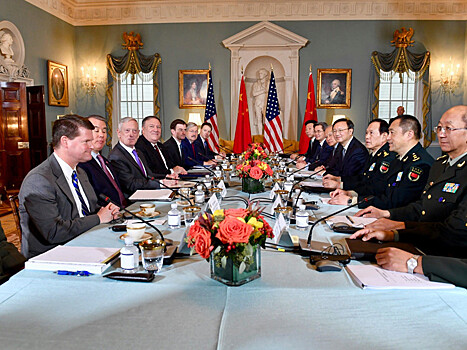 Вашингтон не будет сдерживать Китай, как в эпоху холодной войны, сказал госсекретарь США